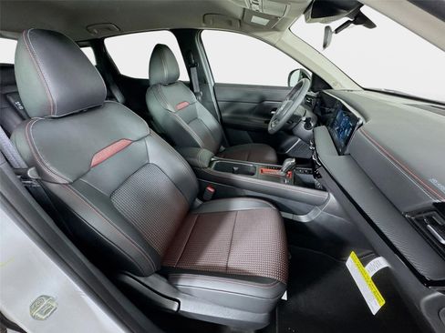 New 2026 Nissan Kicks SR FWD image 26