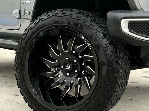 Used 2021 Jeep Wrangler Unlimited Sahara AWD/4WD image 9