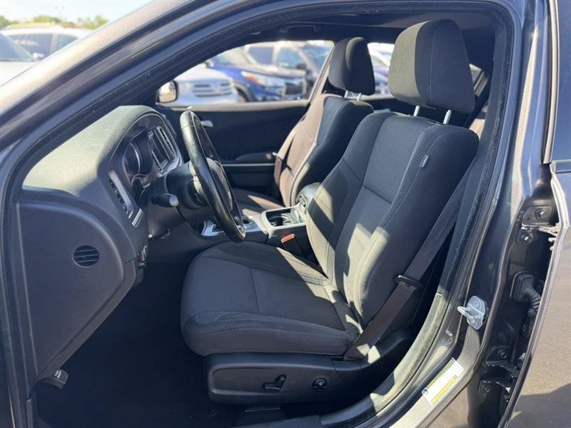 Used 2019 Dodge Charger SXT RWD image 12