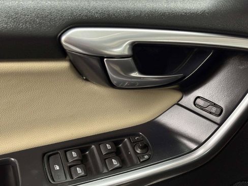 Used 2016 Volvo XC60 T5 Premier w/ Proximity Package FWD image 29