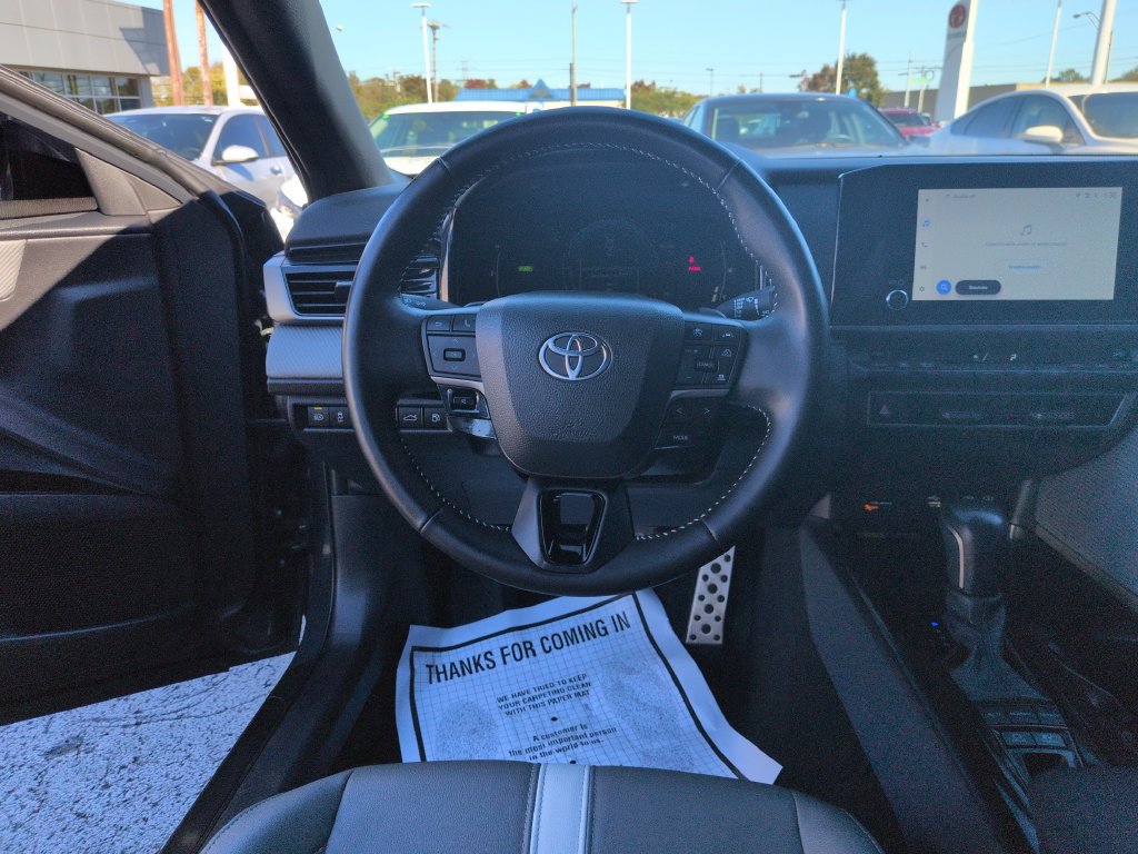 Used 2025 Toyota Camry SE FWD image 13