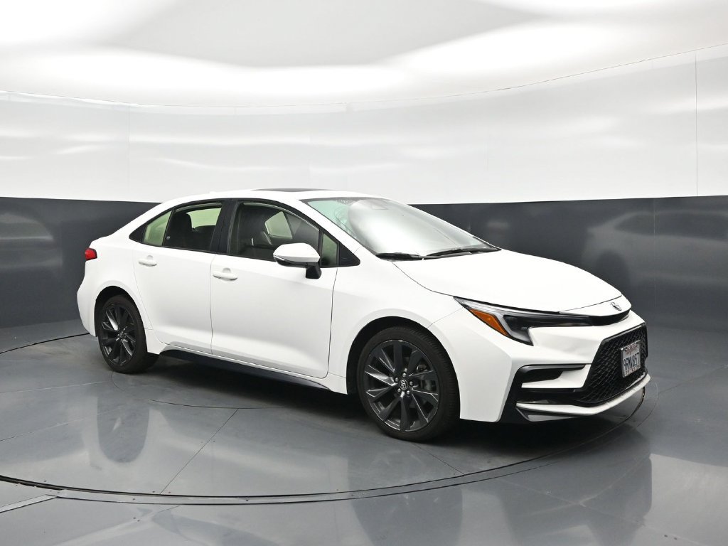 Used 2025 Toyota Corolla SE w/ SE Premium Package FWD image 24
