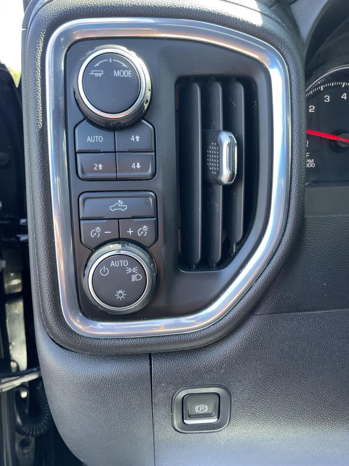 Used 2021 Chevrolet Silverado 1500 LT AWD/4WD image 18