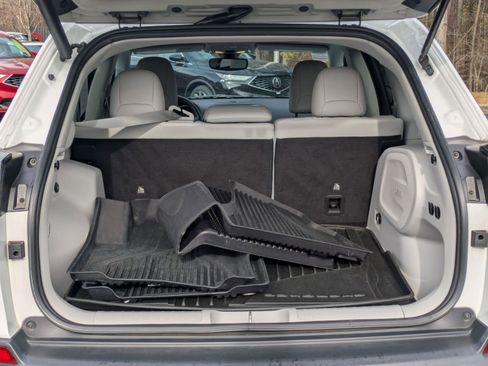 Used 2019 Jeep Cherokee Limited image 25