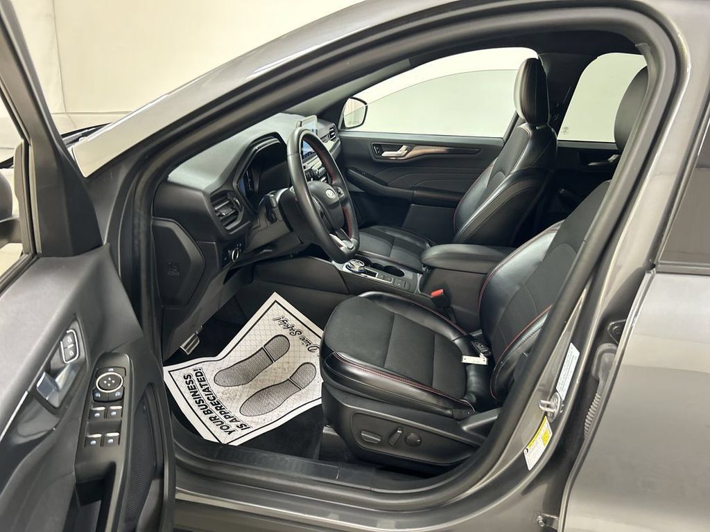 Used 2024 Ford Escape ST-Line AWD/4WD image 9