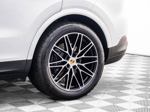 Certified 2024 Porsche Cayenne image 35