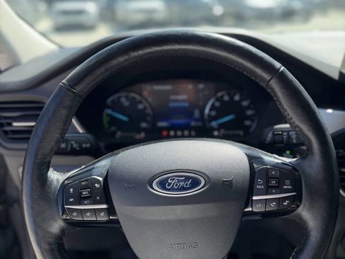 Used 2021 Ford Escape SE w/ SE Sport Appearance Package image 10