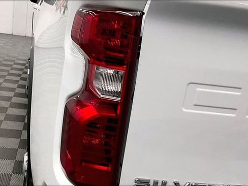 Used 2025 Chevrolet Silverado 2500 LT w/ Convenience Package image 32