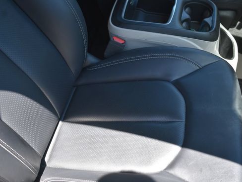 Used 2024 Chrysler Pacifica Touring-L FWD image 24