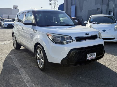 Used 2015 Kia Soul + image 7