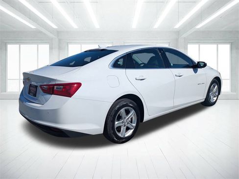 Used 2024 Chevrolet Malibu LT image 3