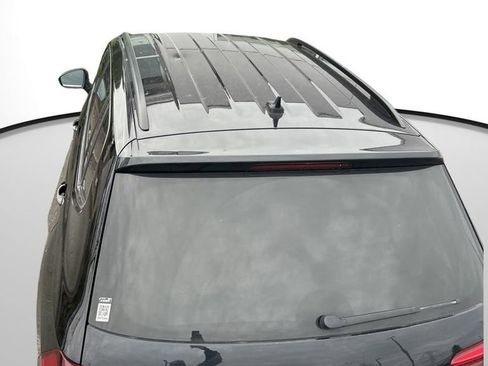 Used 2021 Volkswagen Tiguan SE image 12