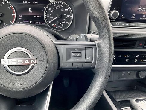 Used 2024 Nissan Rogue S FWD image 18