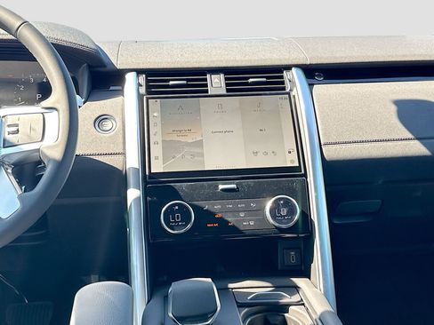 New 2026 Land Rover Discovery S image 20