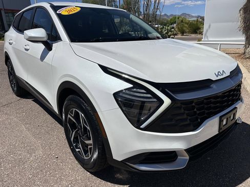 Used 2025 Kia Sportage LX image 13