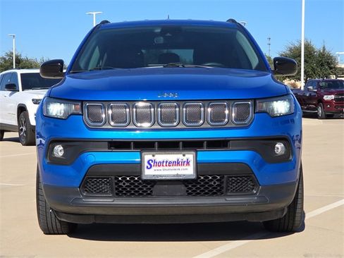 Used 2022 Jeep Compass Latitude image 2