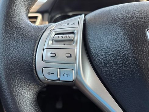 Used 2015 Nissan Rogue S AWD/4WD image 19