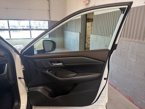 Certified 2023 Nissan Rogue SL w/ SL Premium Package image 17