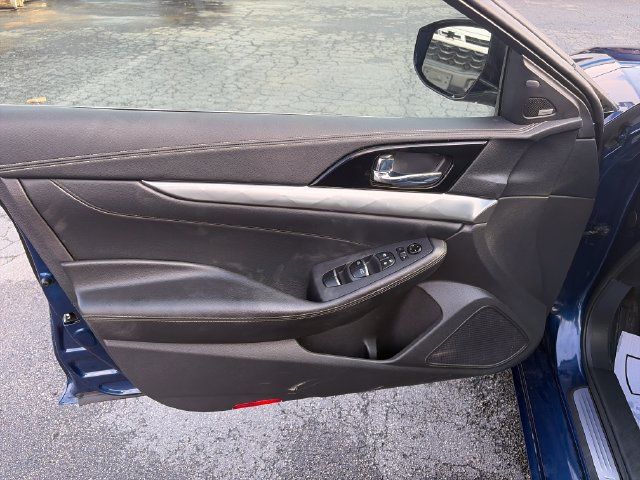 Used 2023 Nissan Maxima SL FWD image 18