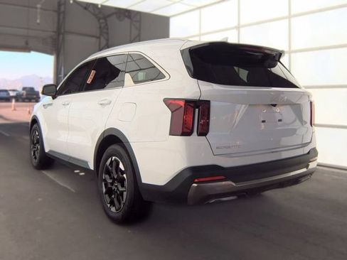 Certified 2024 Kia Sorento S w/ Panoramic Sunroof Package FWD image 4