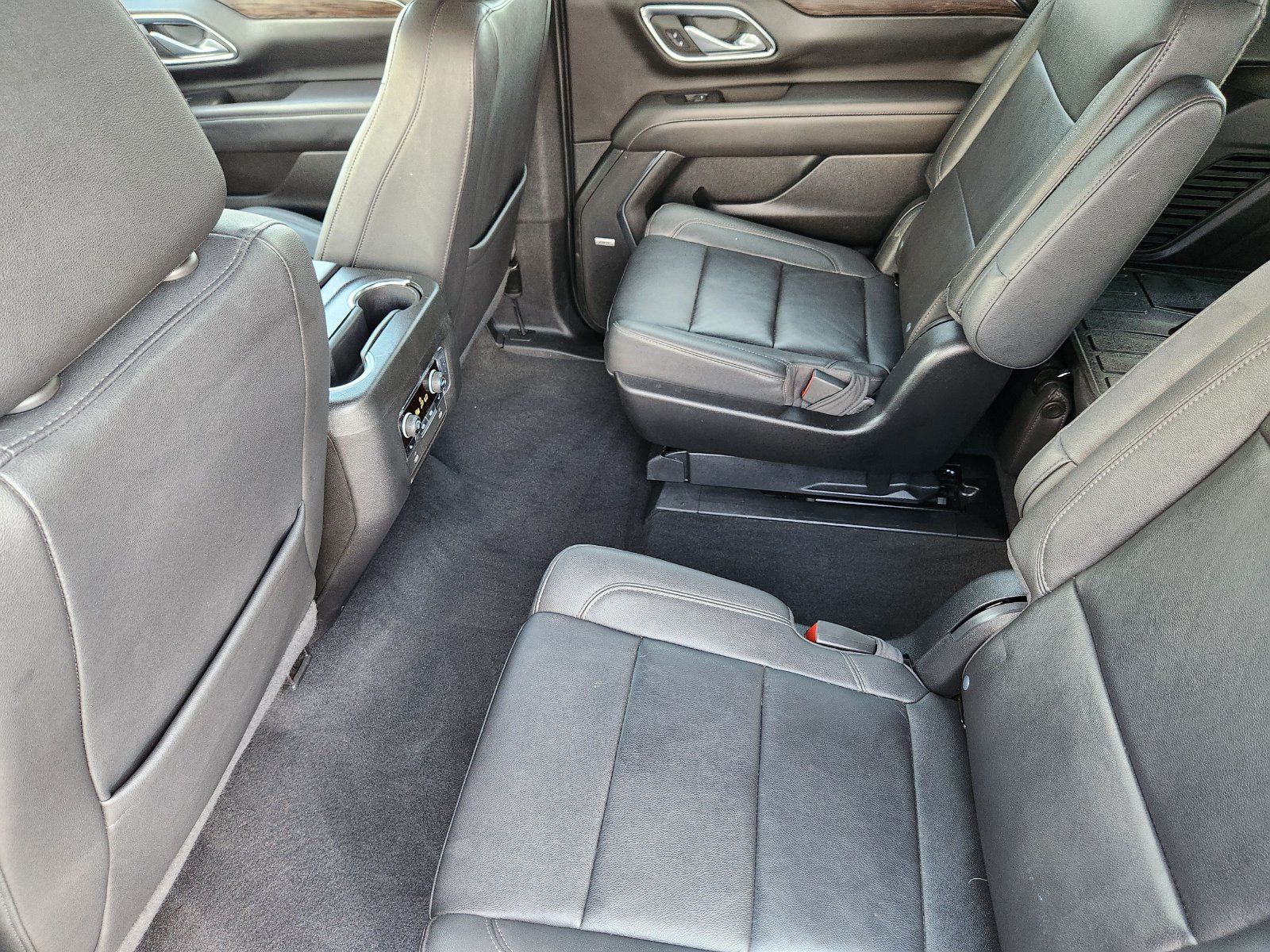 Used 2022 Chevrolet Tahoe Z71 w/ Luxury Package AWD/4WD image 40