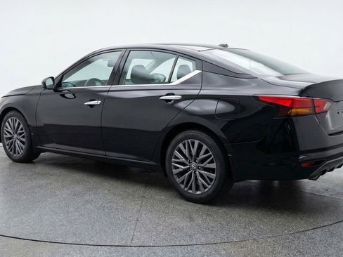 Used 2025 Nissan Altima 2.5 SV FWD image 6