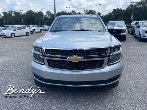 Used 2017 Chevrolet Suburban LT w/ Luxury Package RWD image 2