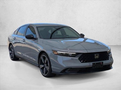 Used 2025 Honda Accord Sport image 3