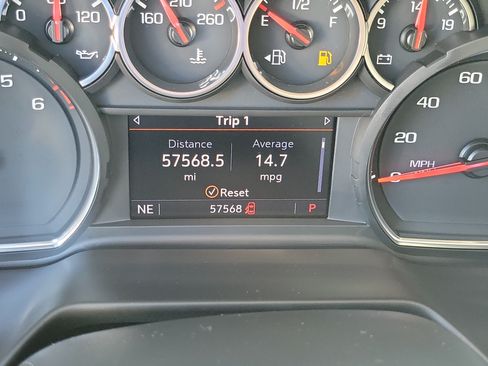 Used 2022 Chevrolet Suburban LS RWD image 6