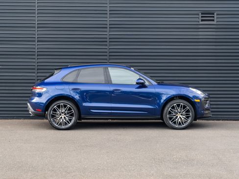 Certified 2026 Porsche Macan AWD/4WD image 9