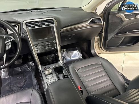 Used 2017 Ford Fusion Energi SE image 22
