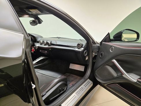 Used 2015 Ferrari F12 Berlinetta image 12