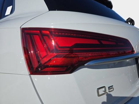 Used 2023 Audi Q5 2.0T Premium Plus w/ Premium Plus Package AWD/4WD image 37