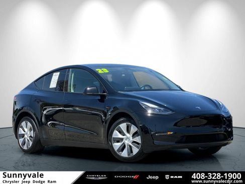 Used 2023 Tesla Model Y Long Range AWD/4WD image 1