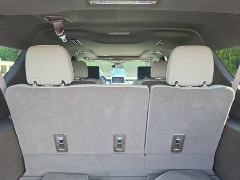 Certified 2023 GMC Yukon XL SLT w/ SLT Premium Package AWD/4WD image 15