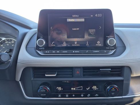 Used 2024 Nissan Rogue SV image 9