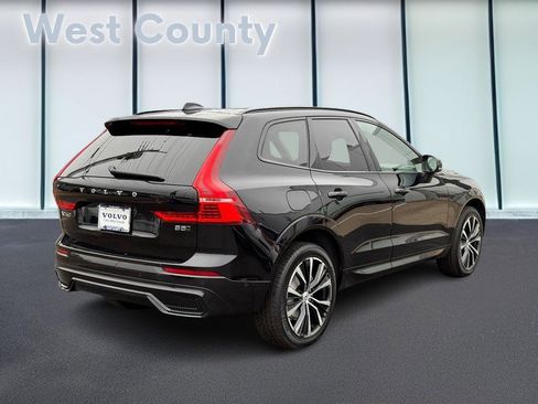 Certified 2025 Volvo XC60 B5 Plus image 4