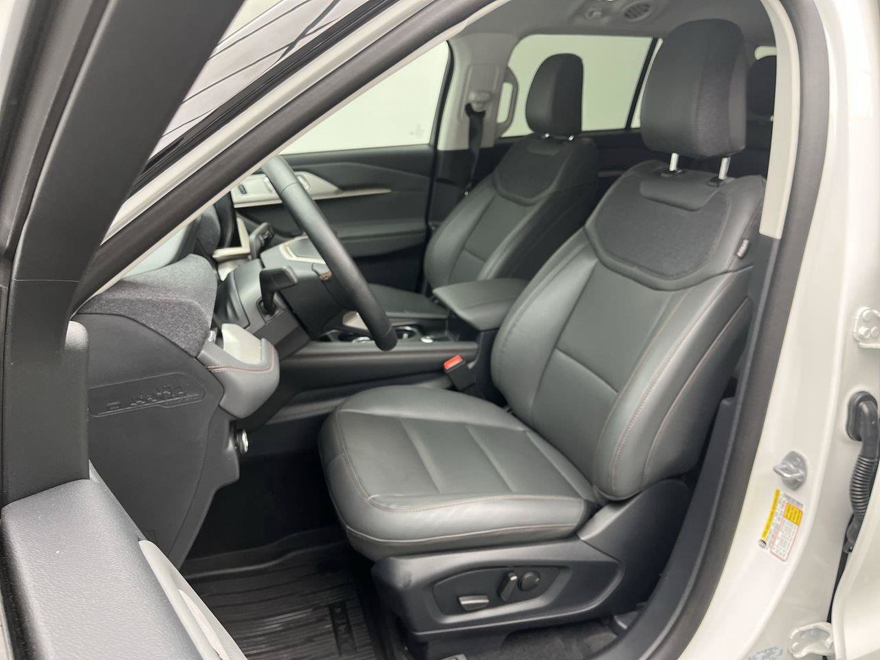 Used 2026 Ford Explorer Active w/ Active Comfort Package AWD/4WD image 9