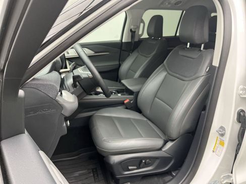 Used 2026 Ford Explorer Active w/ Active Comfort Package AWD/4WD image 9