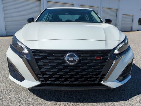 Certified 2025 Nissan Altima 2.5 SR image 9