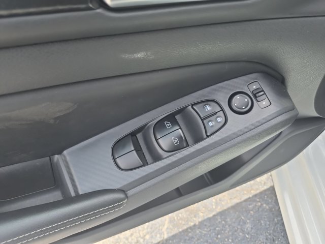 Used 2025 Nissan Altima 2.5 SV FWD image 10