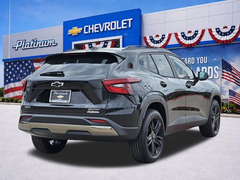 New 2026 Chevrolet Trax ACTIV w/ Sunroof Package FWD image 5