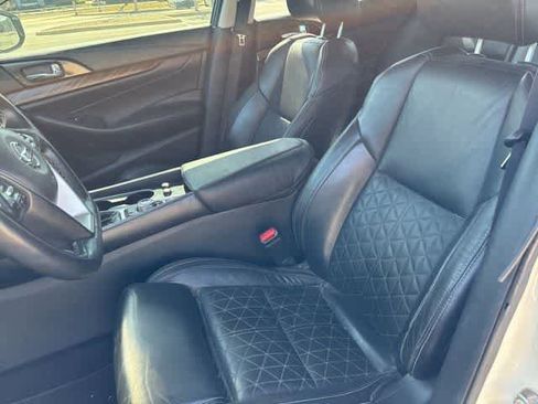 Used 2017 Nissan Maxima Platinum image 11