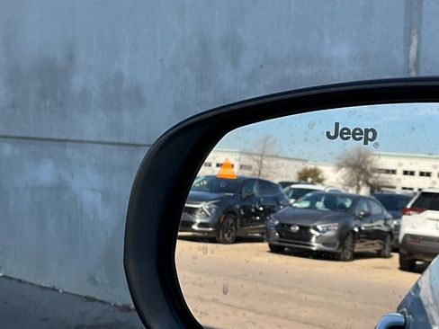 Used 2025 Jeep Compass Trailhawk image 19