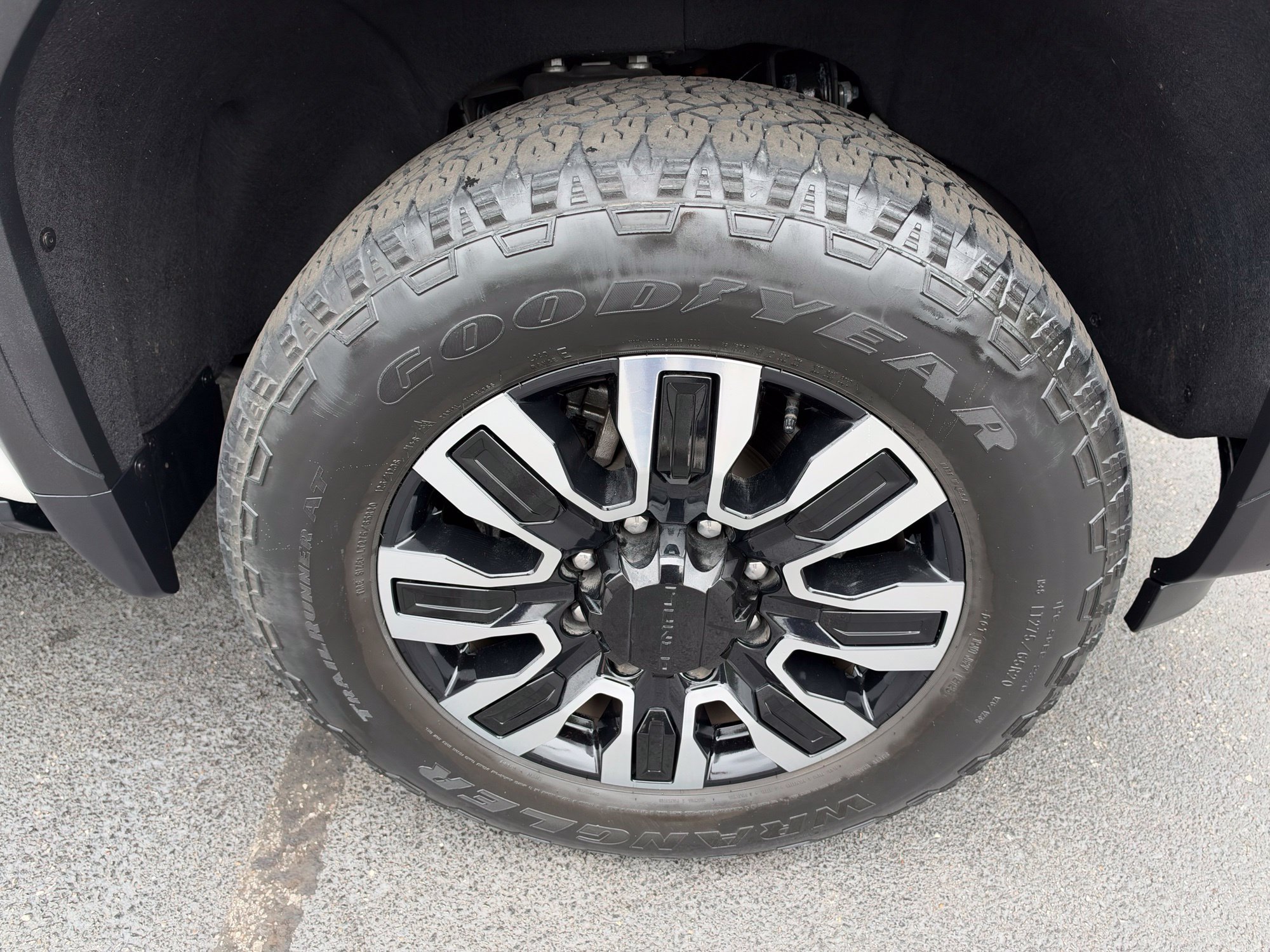 Used 2024 GMC Sierra 2500 Denali Ultimate AWD/4WD image 8