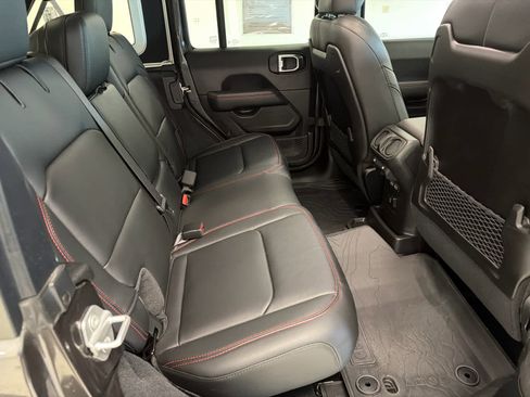 Used 2024 Jeep Wrangler Unlimited Rubicon w/ XTREMEE 35" Tire Package image 24