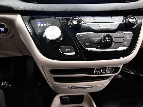 Used 2023 Chrysler Voyager LX image 26