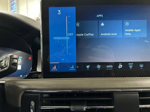 Certified 2025 Lincoln Corsair AWD w/ Equipment Group 101A image 23
