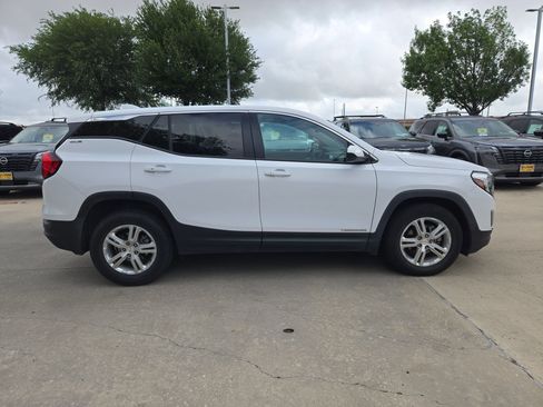 Used 2020 GMC Terrain SLE image 2