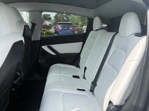 Used 2022 Tesla Model Y Long Range AWD/4WD image 28
